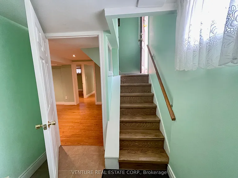 Greylawn Cres — Photo 3