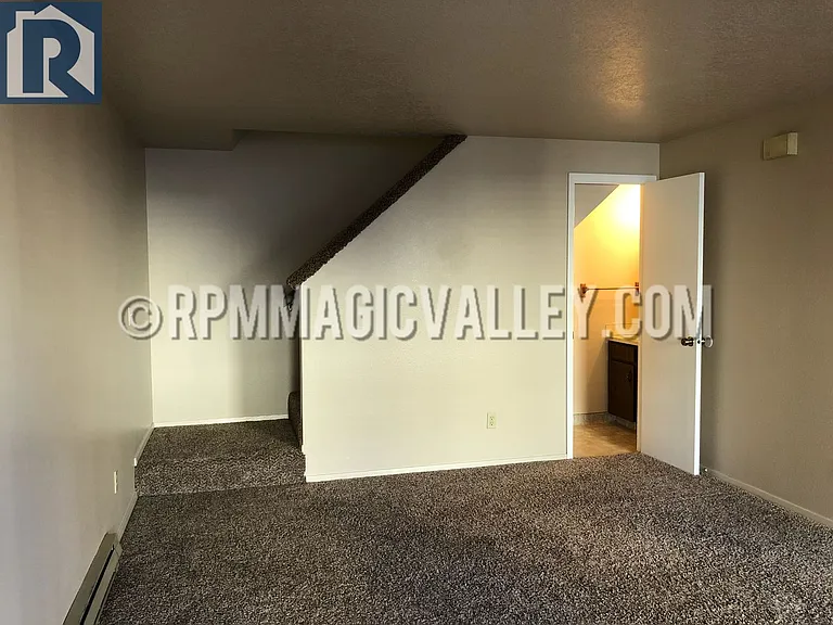 747 Meadows Dr #2 — Photo 16