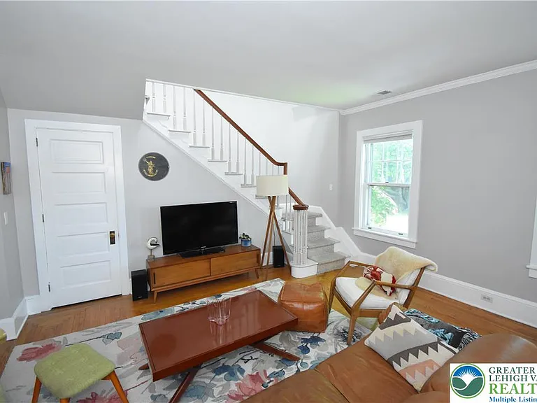 241 Spring Garden St — Photo 8