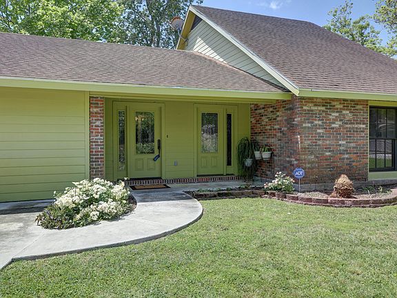3rd image of 218 Winsor Dr