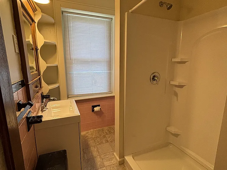 17 Franklin Ave #D — Photo 15