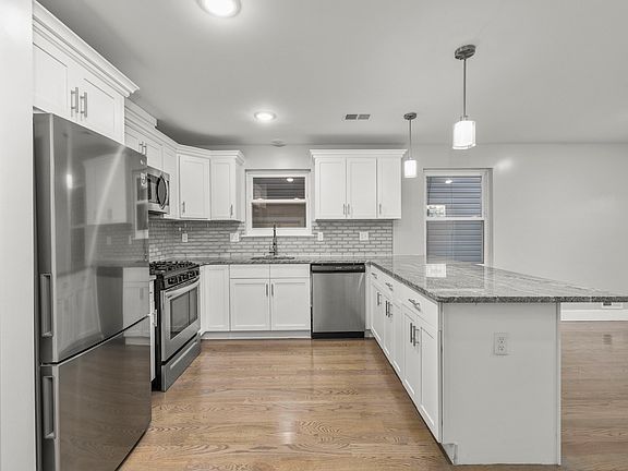 5th image of 28 Oraton St #1