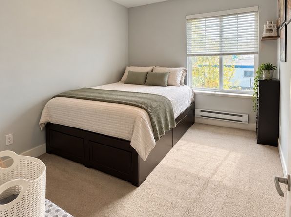 4 bedroom rental in Surrey — photo 16
