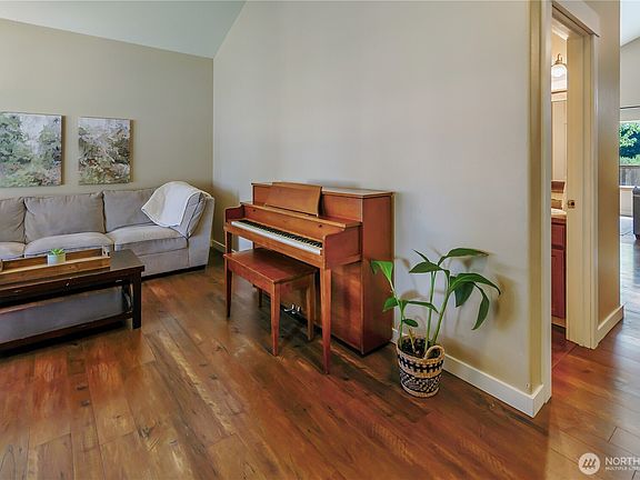4th image of 6932 Prosik Lane SW
