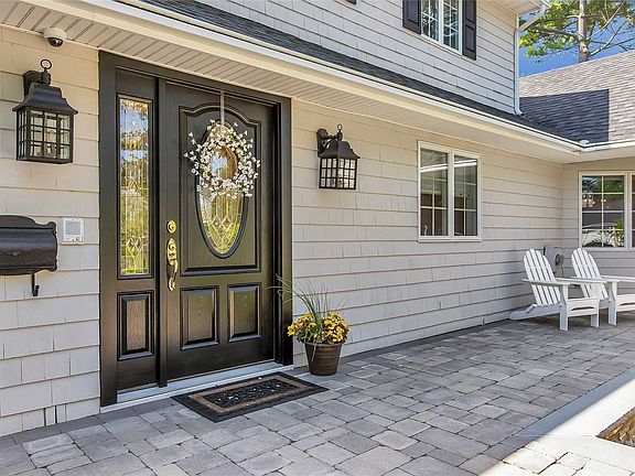 3rd image of 16 Davison Ln W