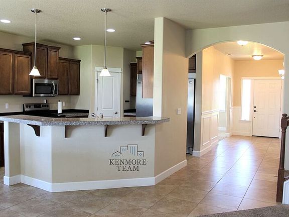 2nd image of 715 Pikes Peak Dr