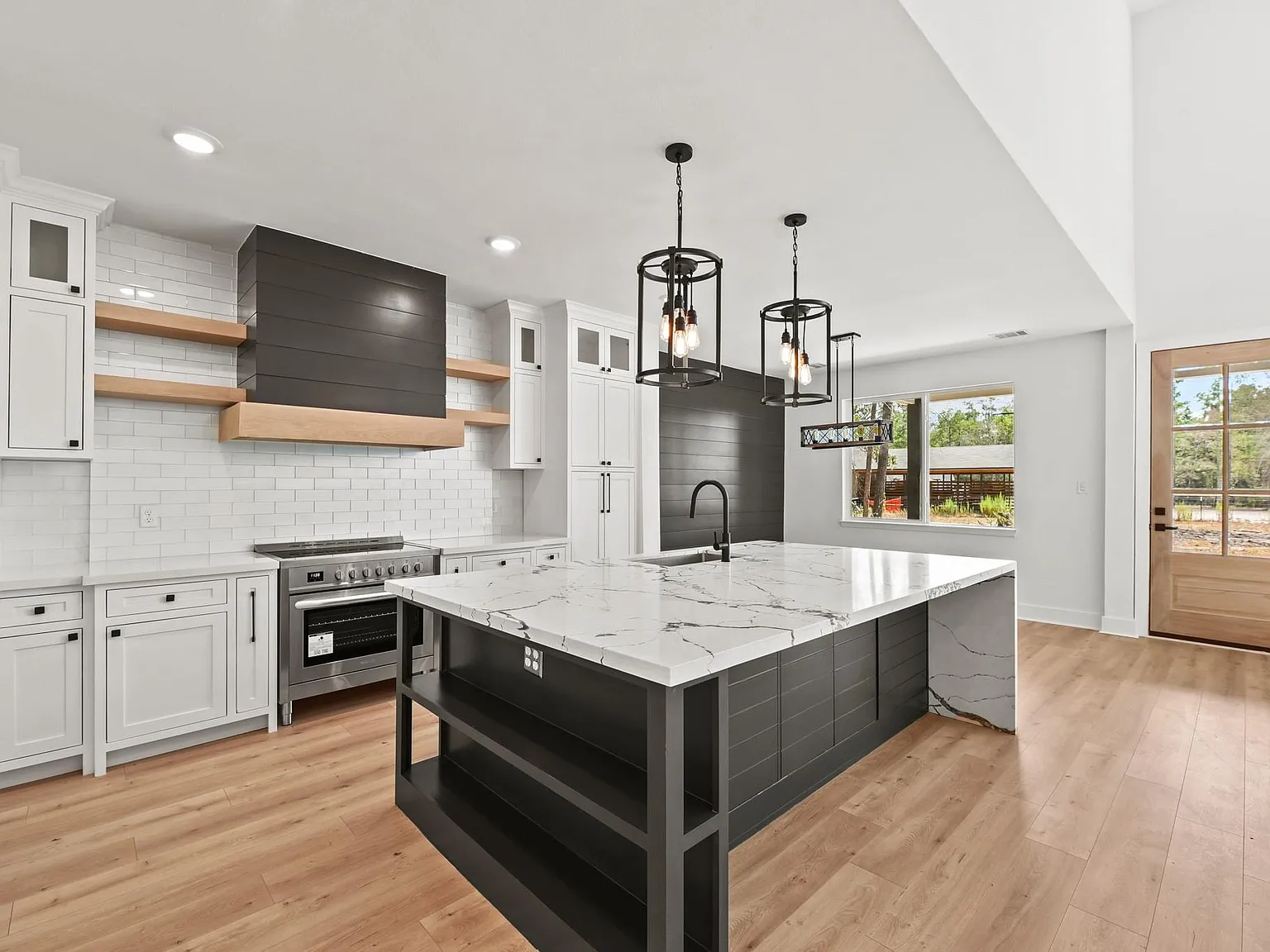 5 bed, 3.5 bath, 3165 sqft, $4,000 — Photo 4
