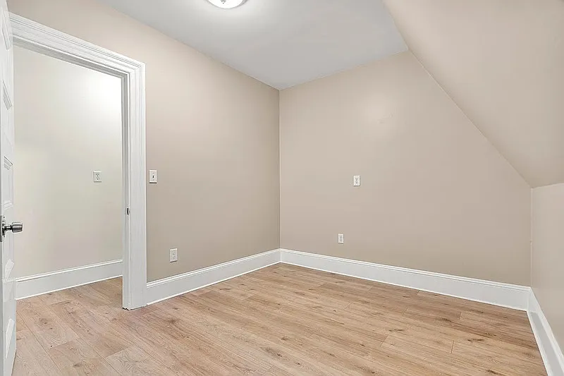 2 bed, 1.0 bath, 638 sqft, $1,990 — Photo 2