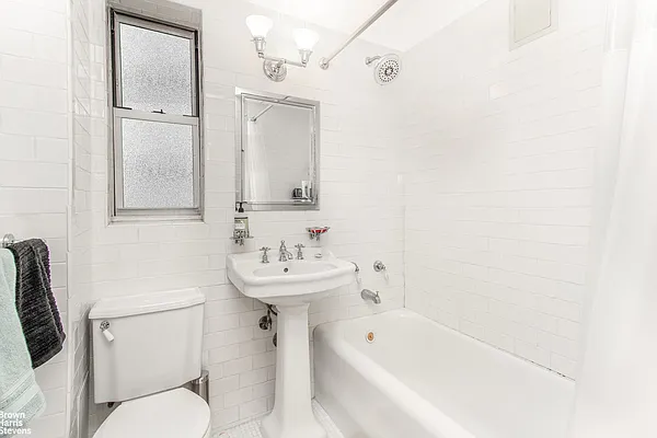 Rented by Brown Harris Stevens | media 38