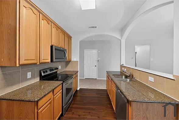 515 Harding Ln — Photo 8