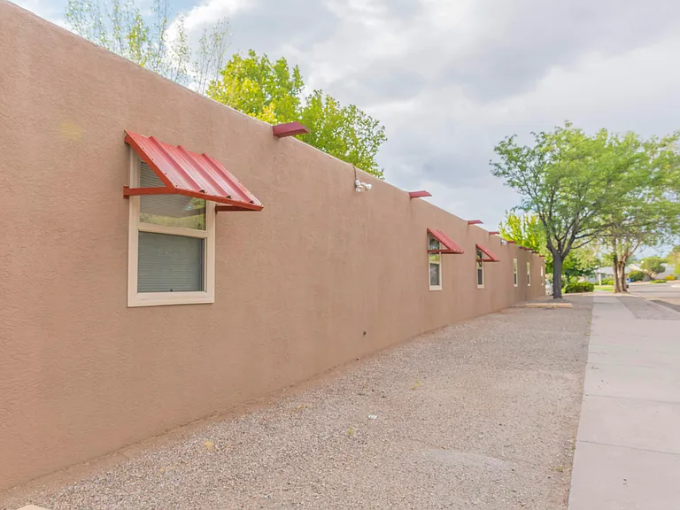 Beautiful 2 Bedroom Casita w/ Yard in Gated NE Heights Compound — Photo 33