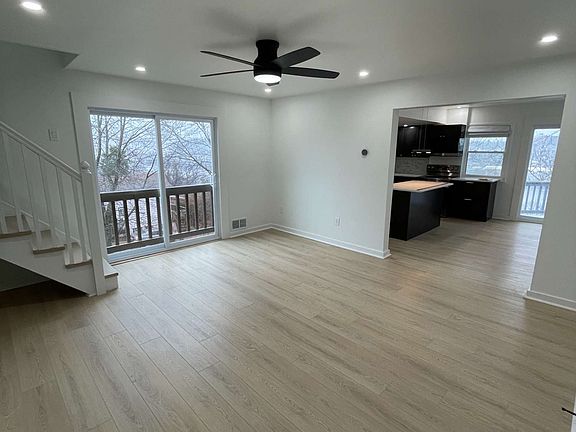 3rd image of 107 Shoup St Floor 2