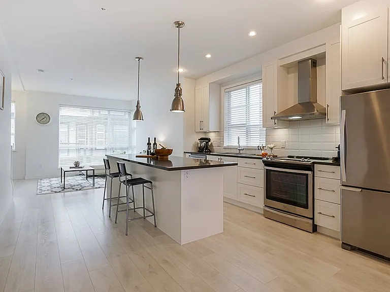 77a Ave — Photo 6