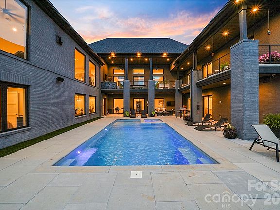 4th image of 224 Clearwater Ct