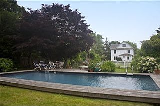 1st image of 132 Newtown Ln