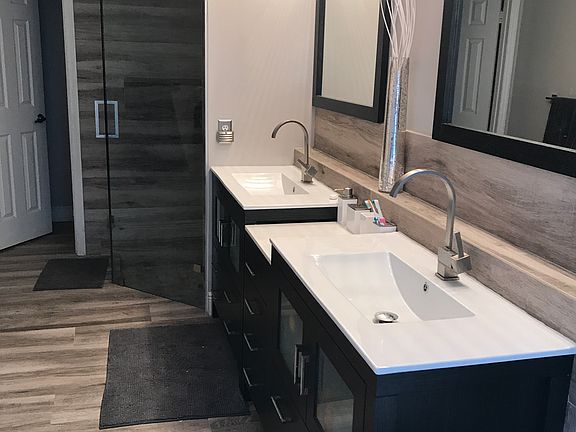 3rd image of 610 Lexington Ave