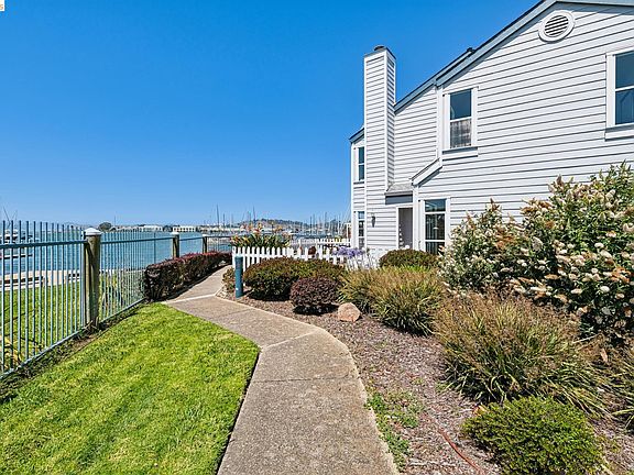 4th image of 807 Commodore Dr