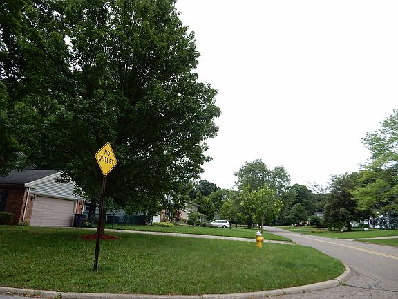 5th image of 1872 Breezewood Dr