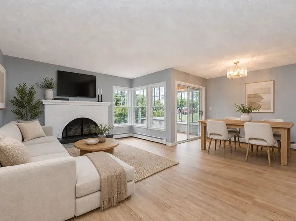 1390 Martin St #204, White Rock, BC V4B 3W5