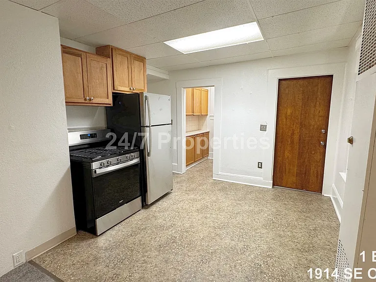 1914 SE Oak St #2 — Photo 4