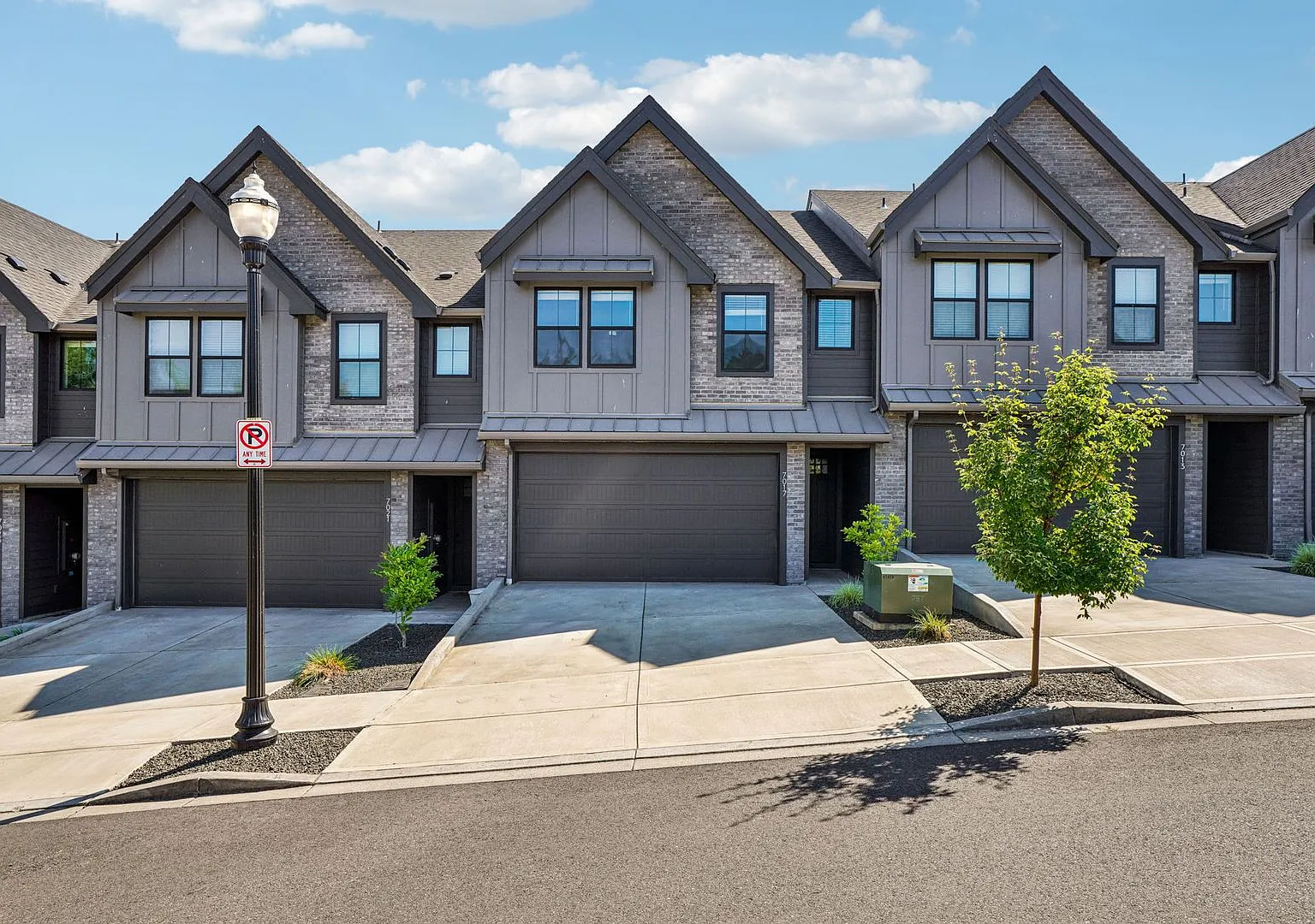 Luxury Townhome for Lease at the Courtyards at Hidden Crest - 7017 NE 132nd Way — Photo 1