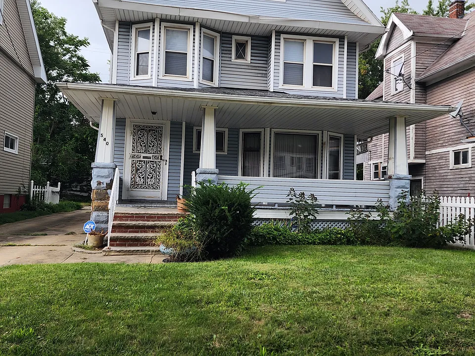 E 118th St