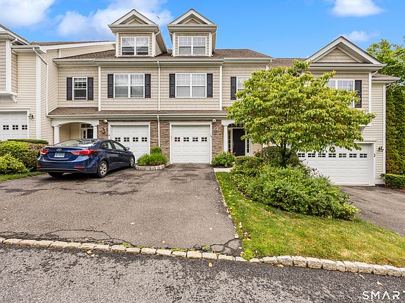2nd image of 10 Ridgewood Drive #10