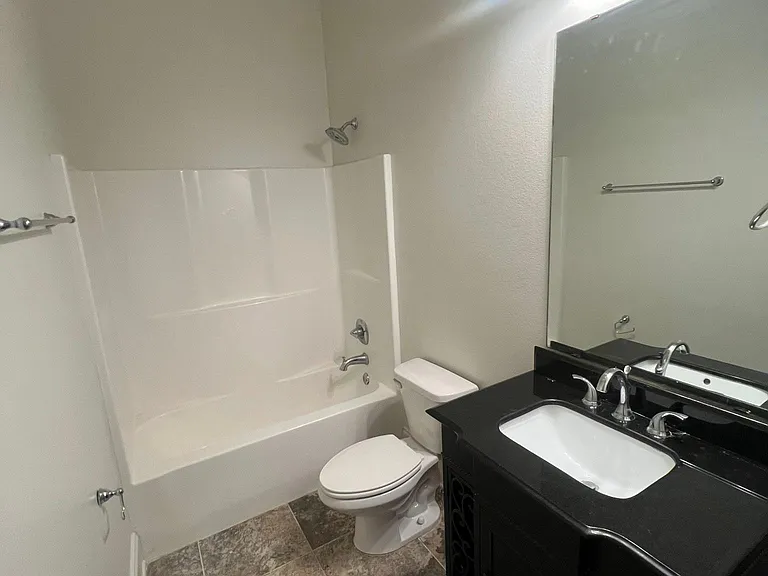 6040 Milne Blvd — Photo 26