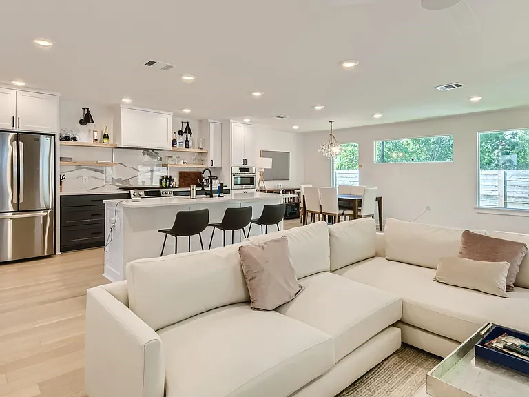 6215 Club Ter — Photo 9