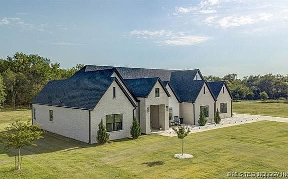 3rd image of 2938 E Josiah Blvd