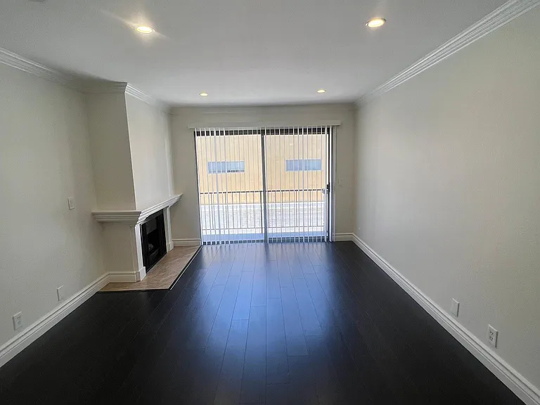 4307 Whitsett Ave #104 — Photo 11