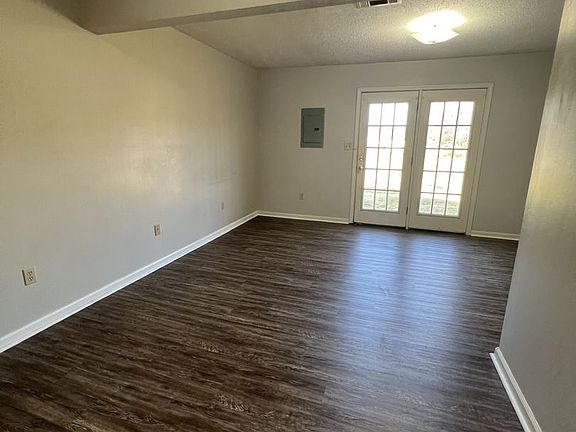 3rd image of 427 Mount Pelia Rd APT 17