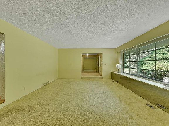 5th image of 13428 Crescent Rd