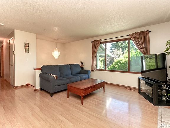 4th image of 2514 S 302nd Pl
