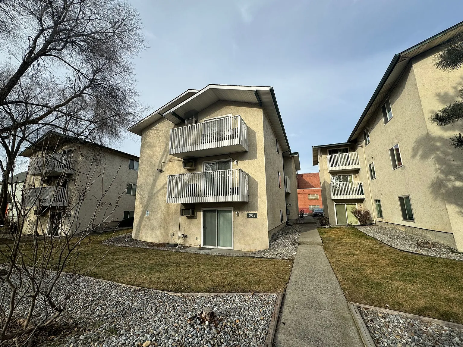 Welcome to Briarwood Apartments! — Photo 1