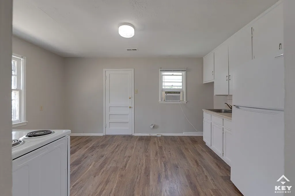 2 bed, 720 sqft, $880 — Photo 4