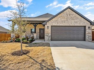 125 Magnolia Dr, Azle, TX 76020