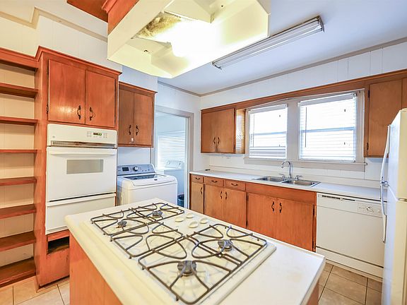 5th image of 516 W 8th St