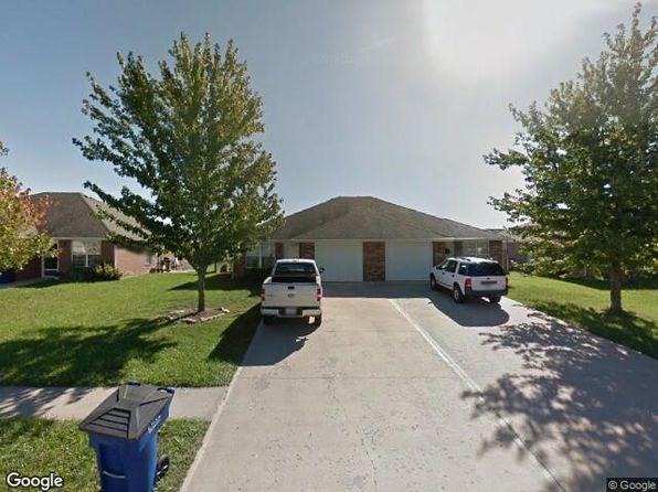 919 SW Sandy Ln