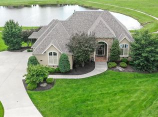 8080 Elizabeth Ann Ct, Parkville, MO 64152