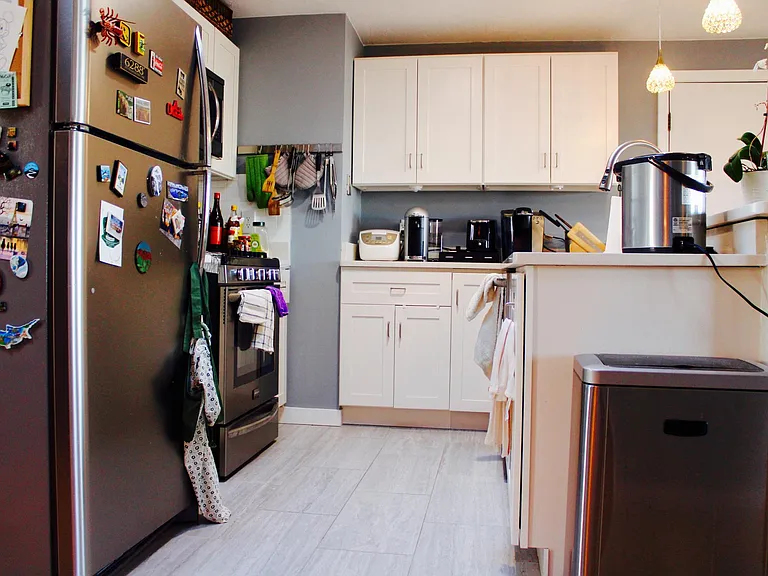 324 W 3rd St #2 — Photo 9