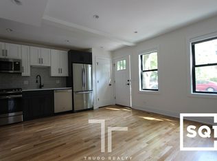 1600 W Belle Plaine Ave #16141, Chicago, IL 60613