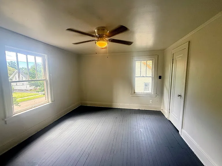 325 Grace Ave — Photo 15