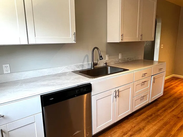 634 Burns St — Photo 16