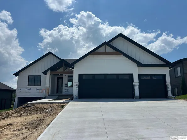 16915 Benjamin St, Bennington, NE 68007