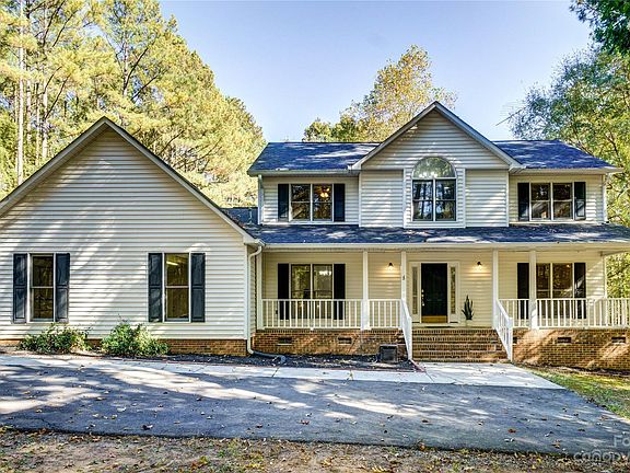 4th image of 927 Timber Creek Dr