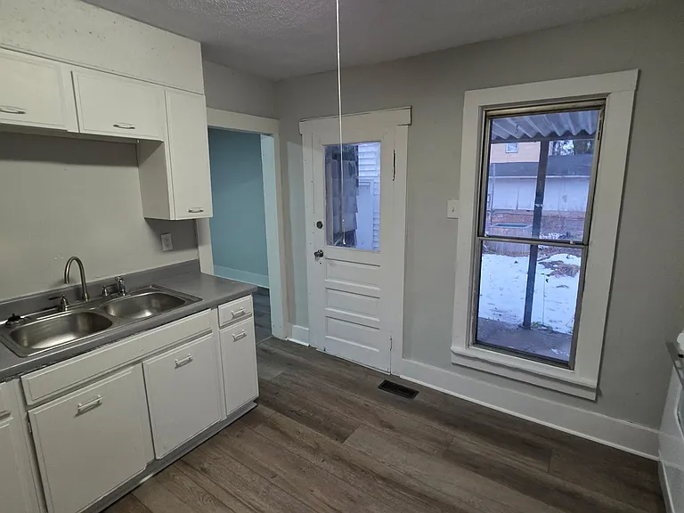 1008 Kenilworth Ave — Photo 9