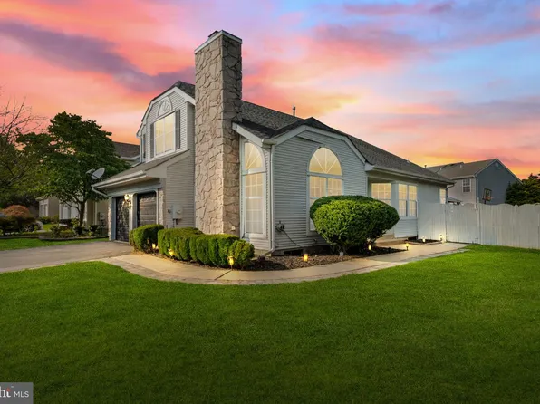 37 Wesley Ln, Burlington, NJ 08016