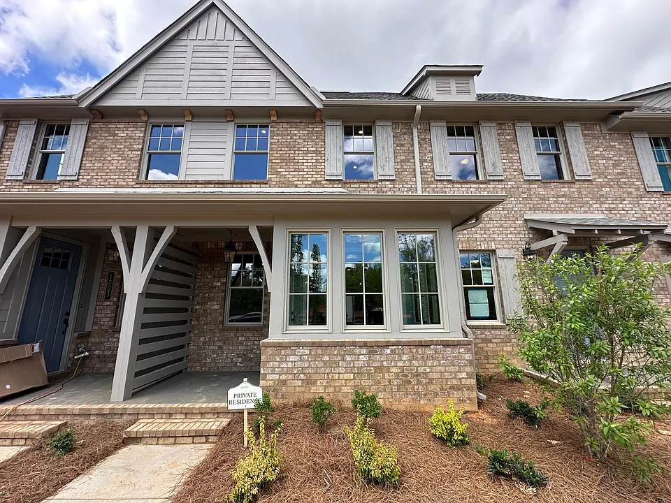 1205 Windsor Sq