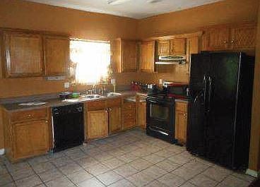 4th image of 4611 Charles St